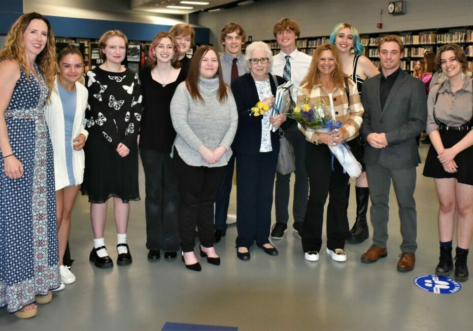 Mary Houghtaling (l) and her students hosted Maud Dahme, a Holocaust survivor (center) and Ann Arnold (holding flowers), the daughter of a Holocaust survivor.